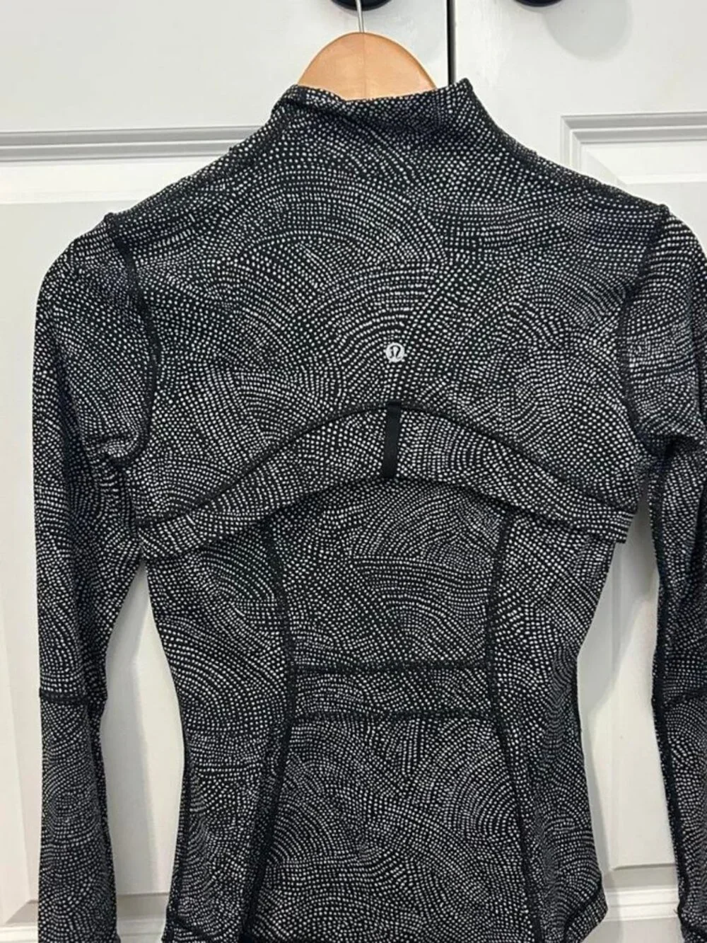 Lululemon Women's Black and Grey Jacket